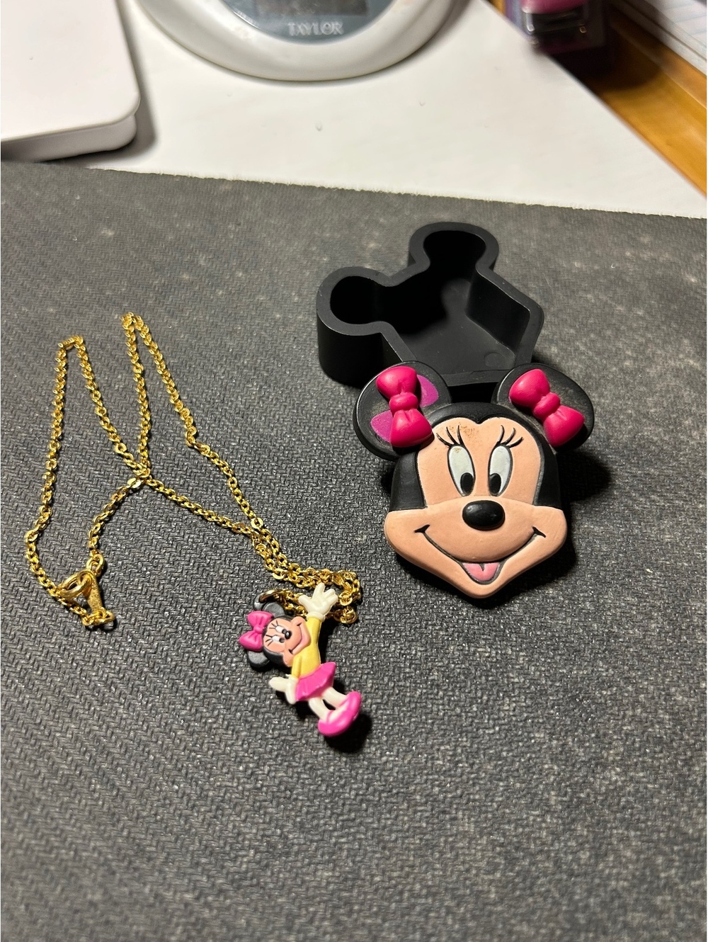 Vintage Avon Minnie Mouse jewelry set